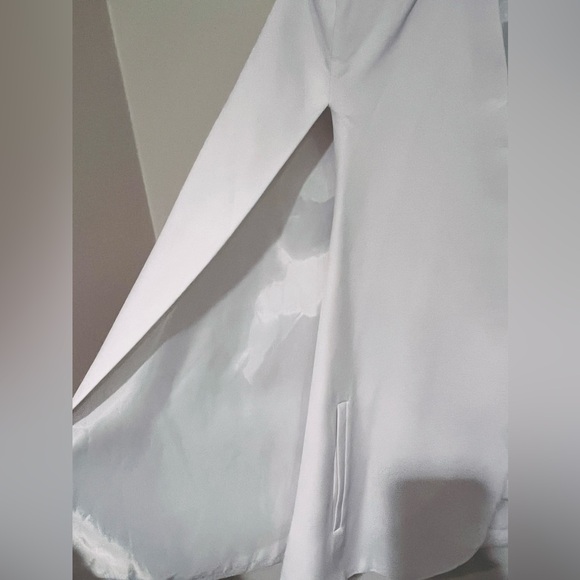 White Cape - Picture 2 of 7